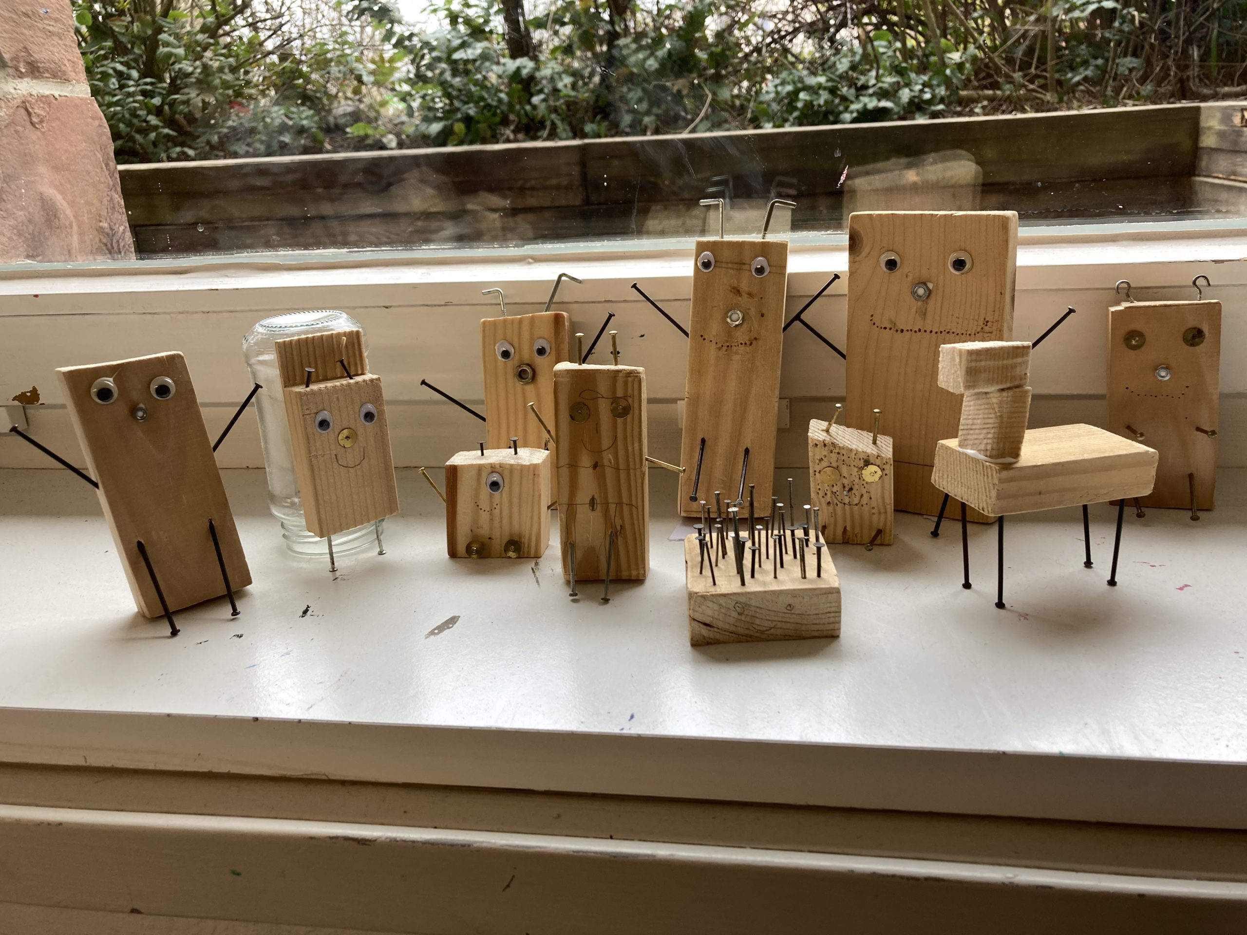 Holzfiguren im Werkunterricht