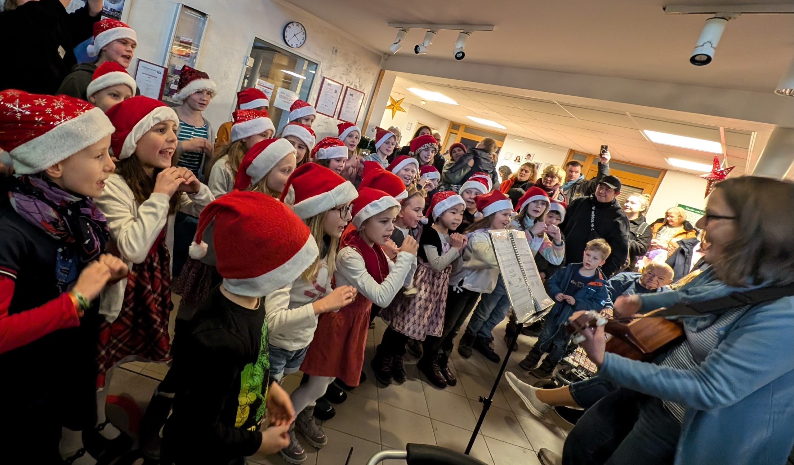 Chorauftritt beim Adventsmarkt im Seniorenwohnheim am 29.11.2024