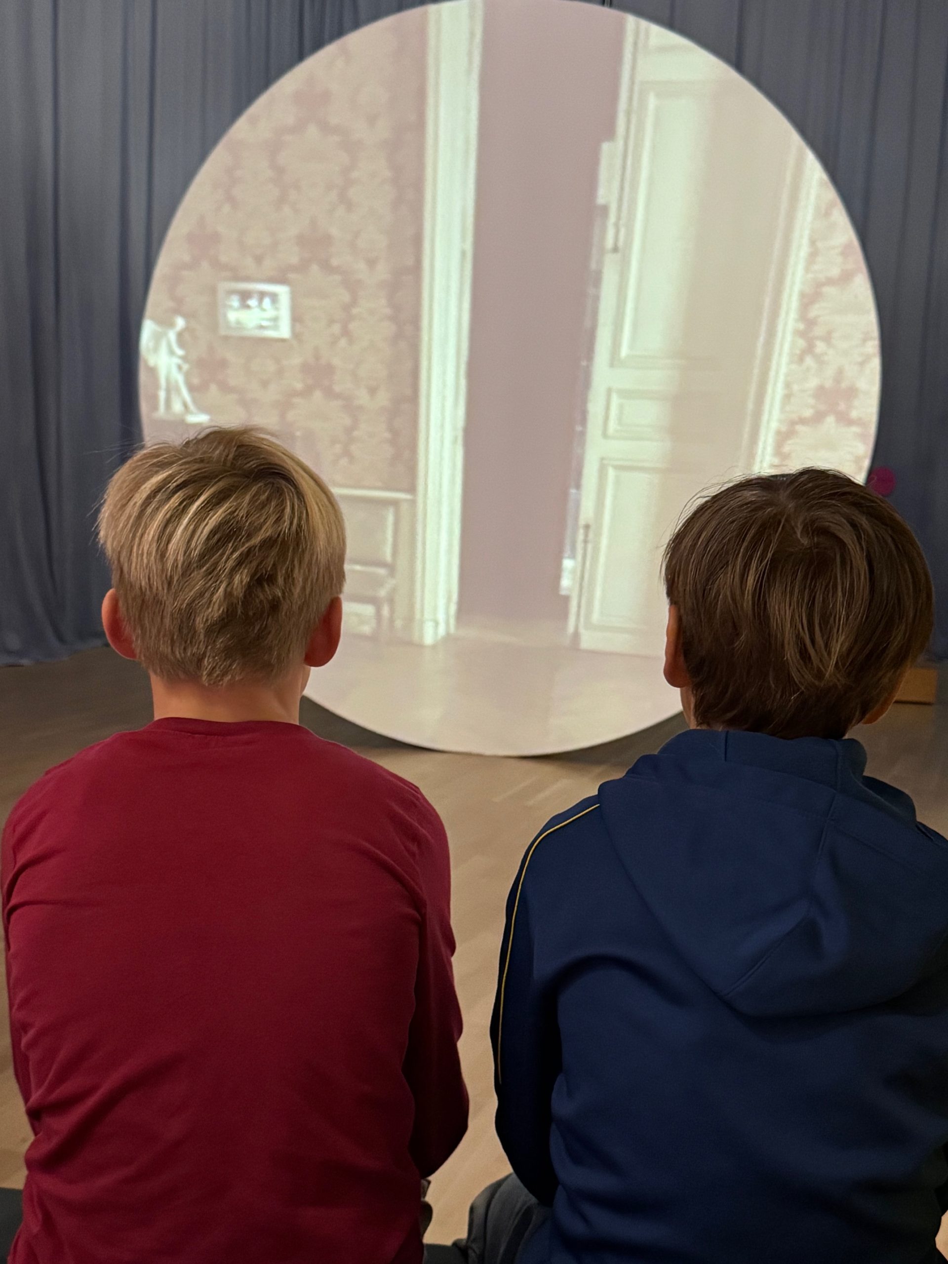 „Einfach mal eintauchen“- JG 2 und JG 3 besuchen das Kunstmuseum in Wolfsburg