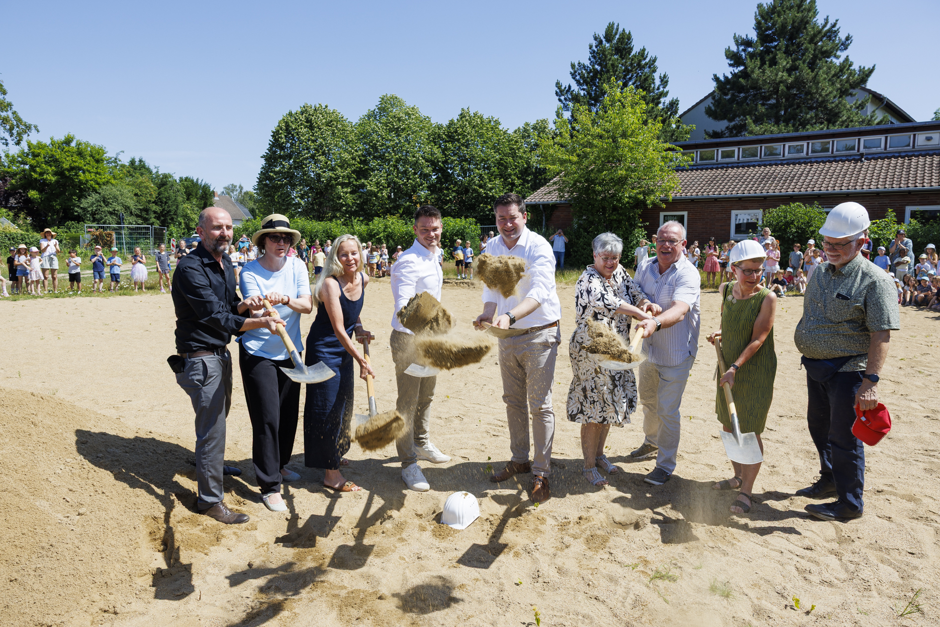 Spatenstich zum Neubau der Grundschule